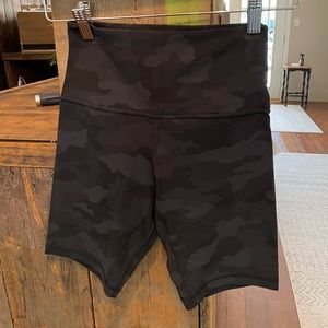 Lululemon Align Short 8” Dark Grey Camouflage Print Size 4